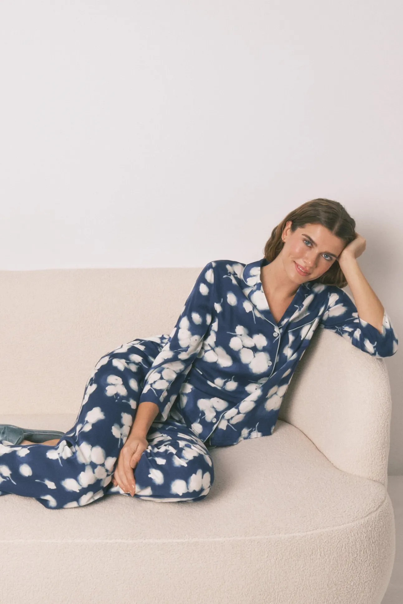 Pijama camisero largo viscosa floral azul