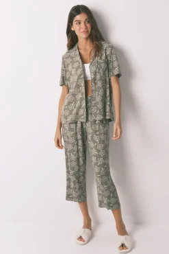 Pijama Capri viscosa flores kaki