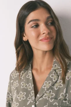 Pijama Capri viscosa flores kaki