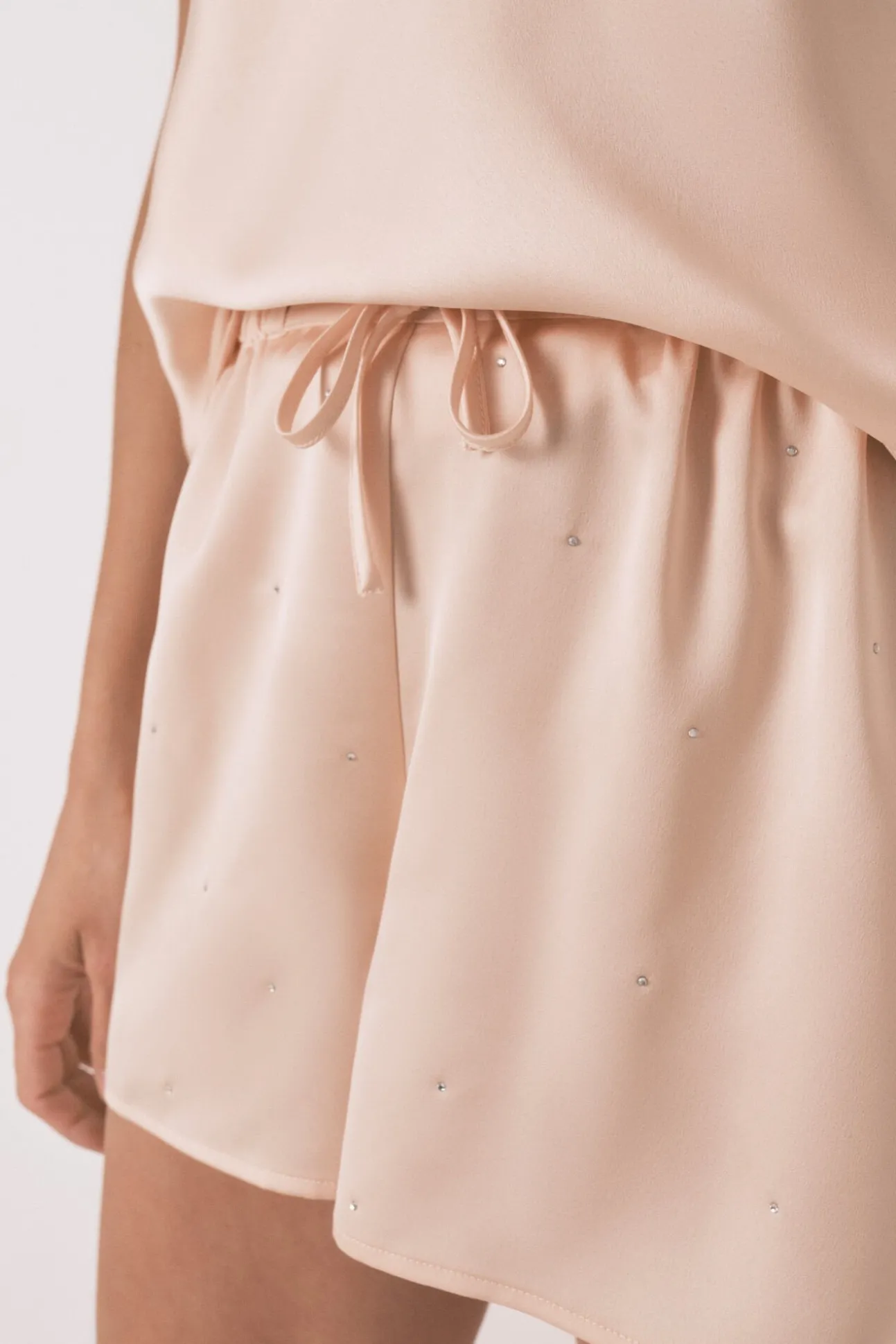 Pijama corto satén encaje rosa