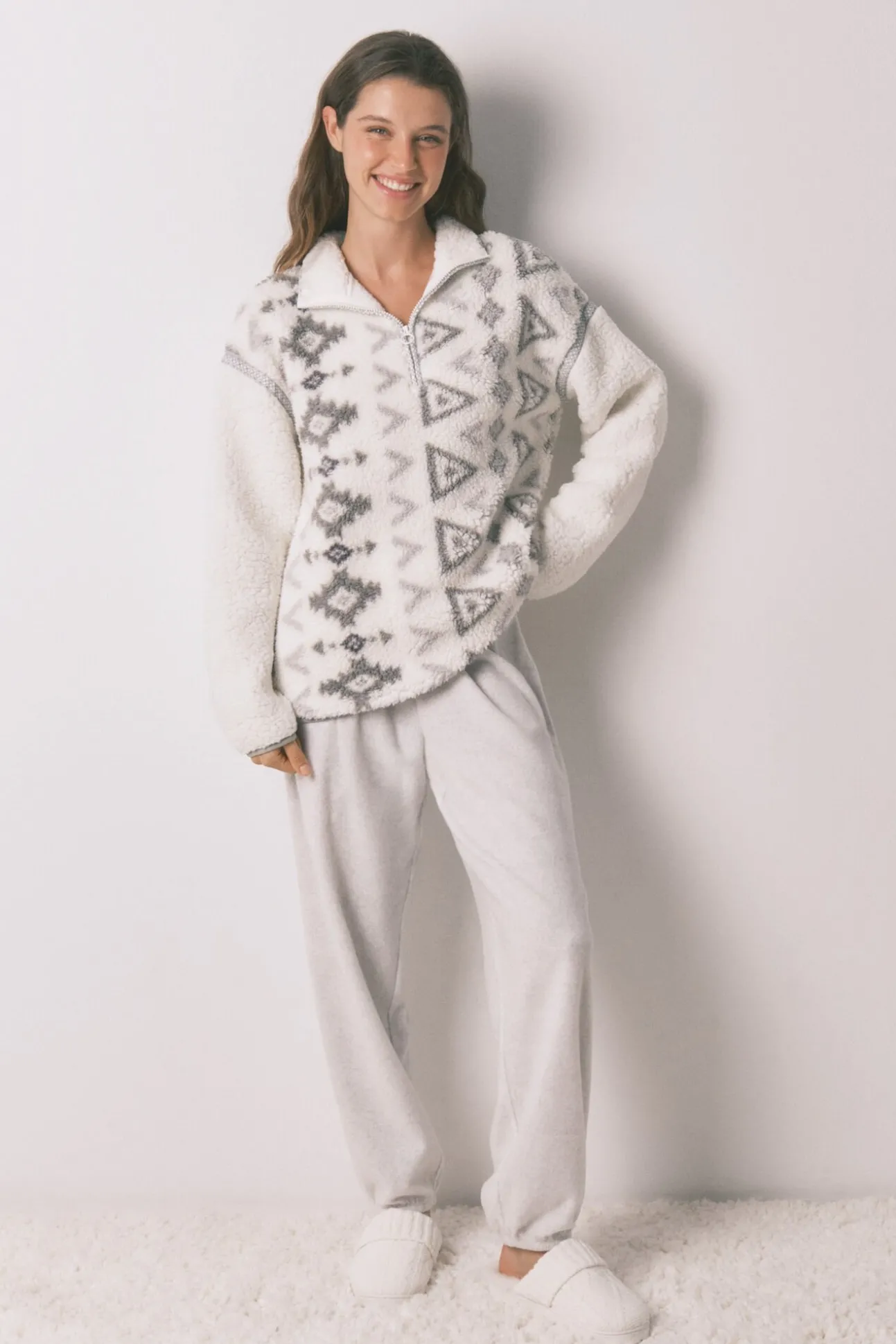 Pijama largo borrego y polar estampado