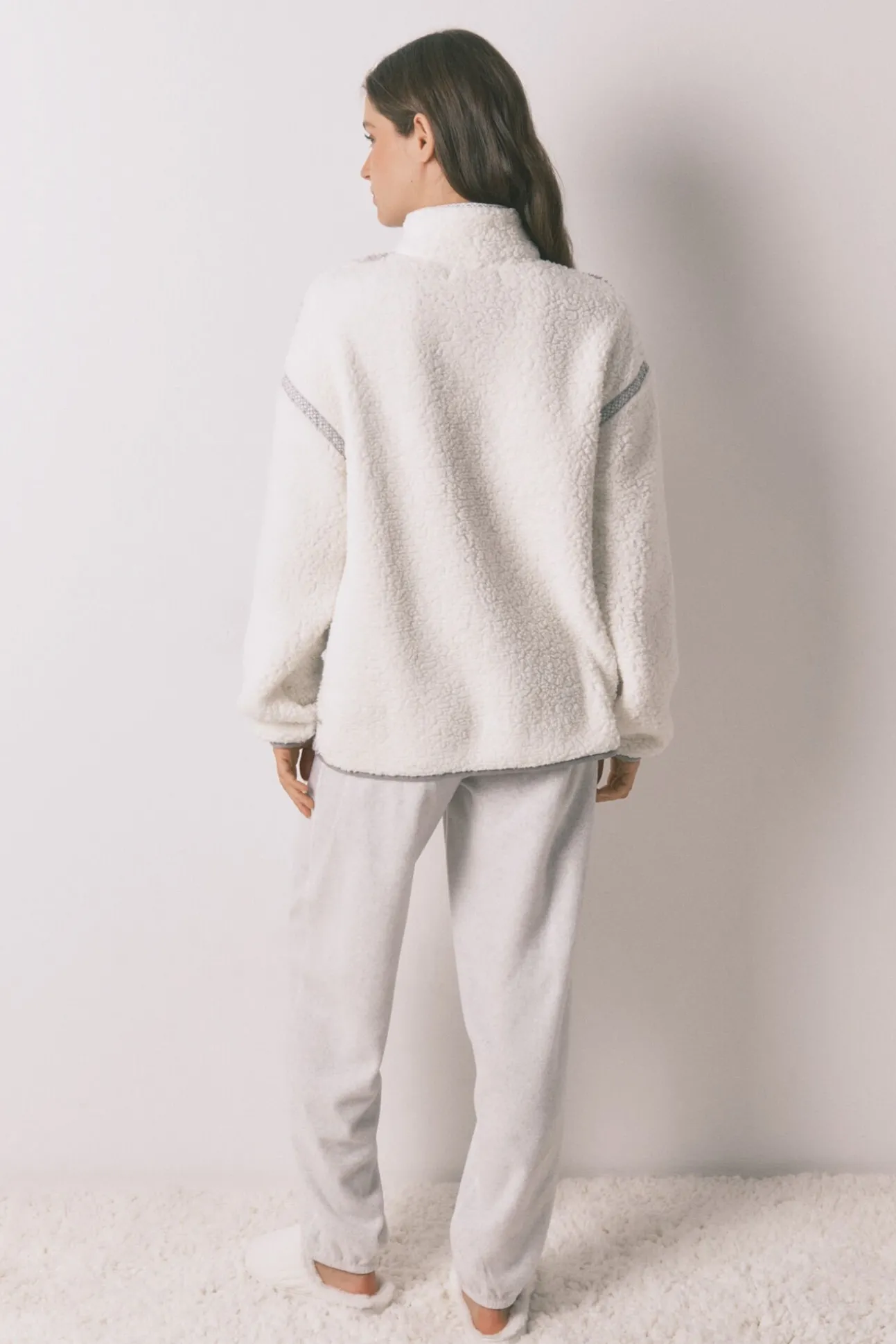 Pijama largo borrego y polar estampado