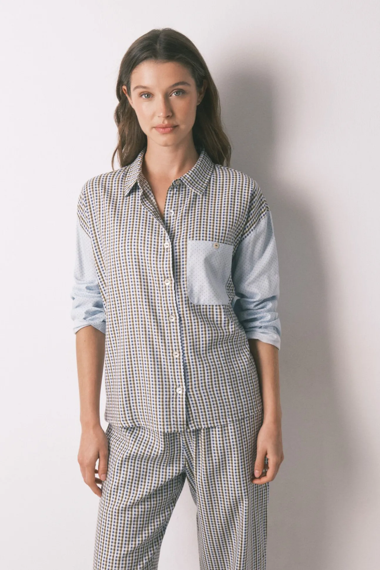 Pijama largo camisero cuadros y topos