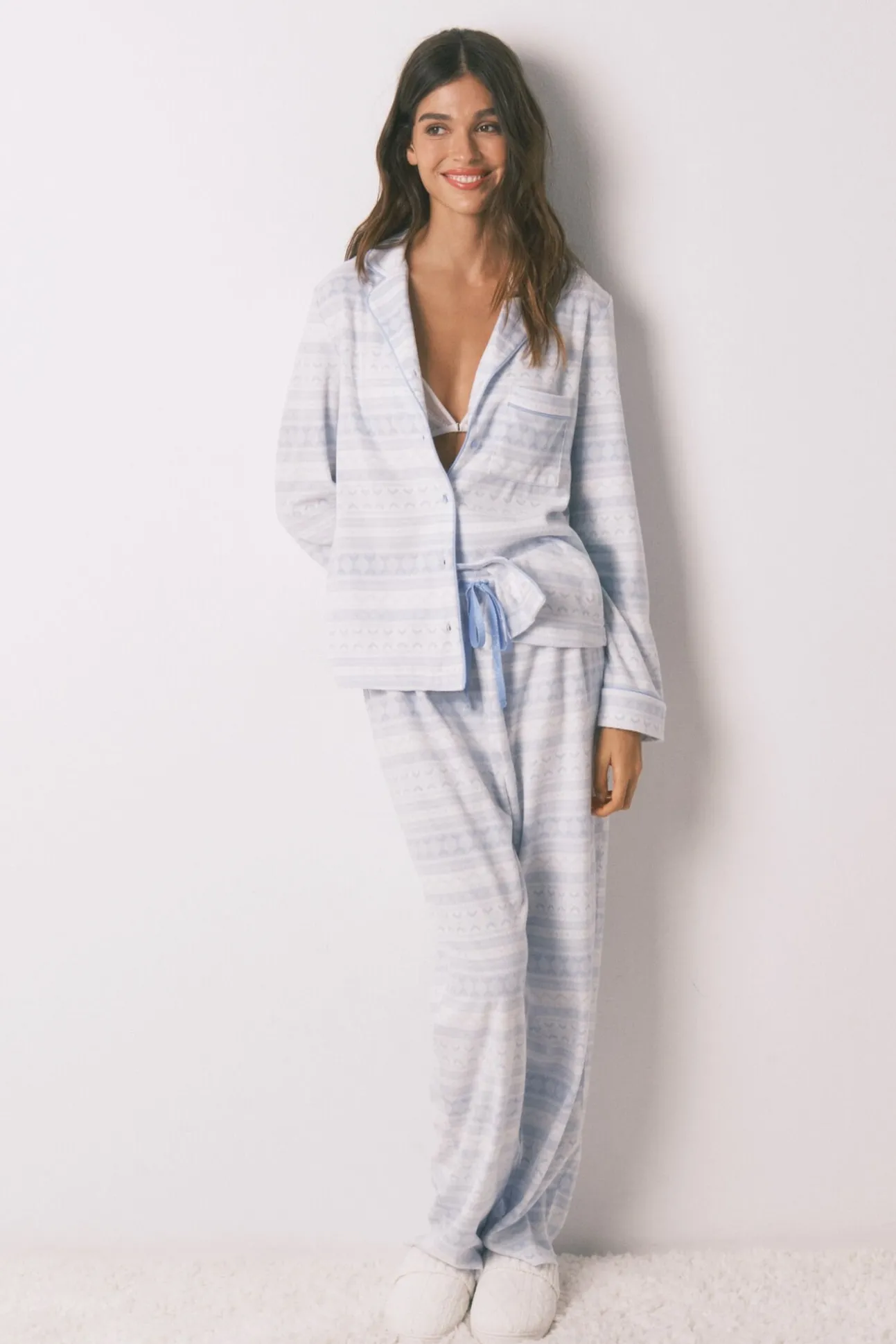 Pijama largo camisero polar cenefa