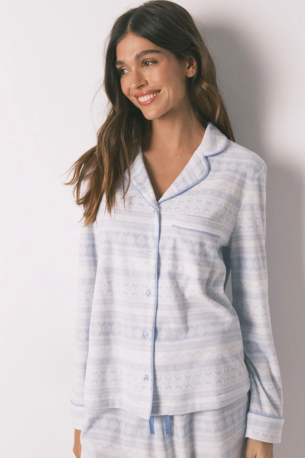 Pijama largo camisero polar cenefa