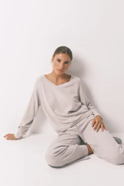 Pijama largo canalé perchado gris