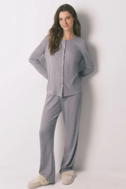 Pijama largo canalé suave gris brillo