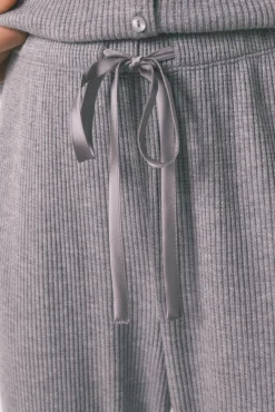 Pijama largo canalé suave gris brillo