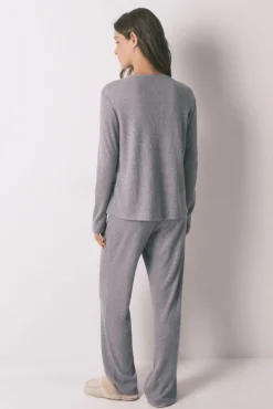 Pijama largo canalé suave gris brillo