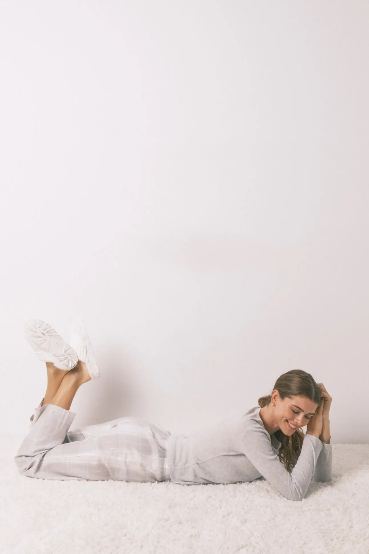 Pijama largo cuadros efecto brillo gris