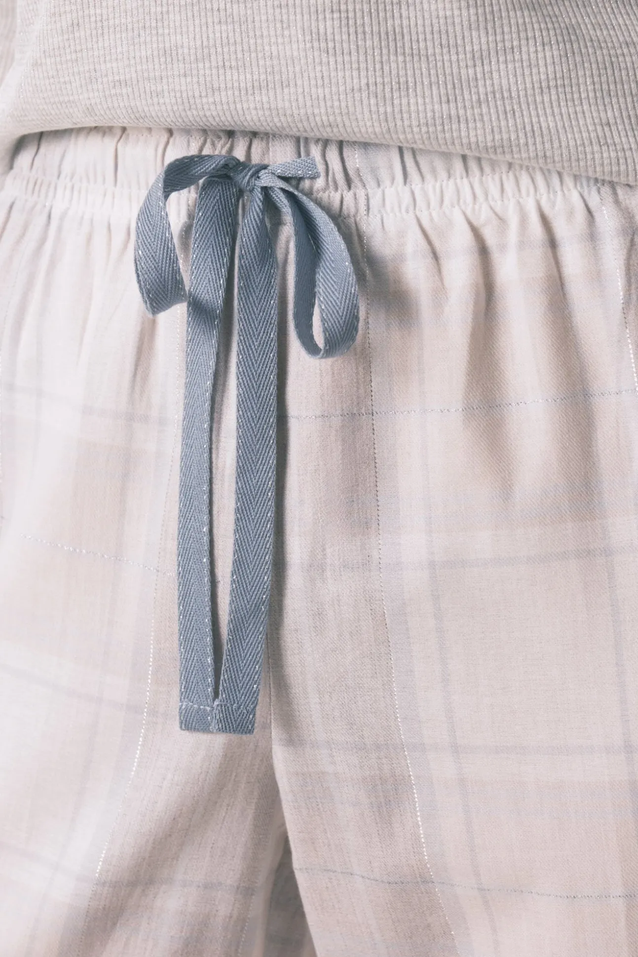 Pijama largo cuadros efecto brillo gris