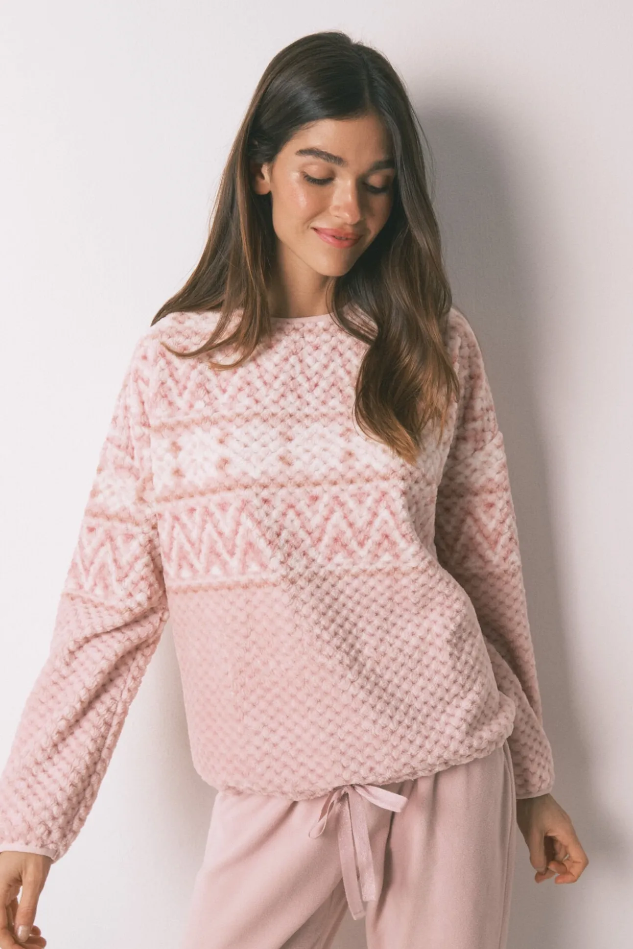 Pijama largo polar rosa cenefa