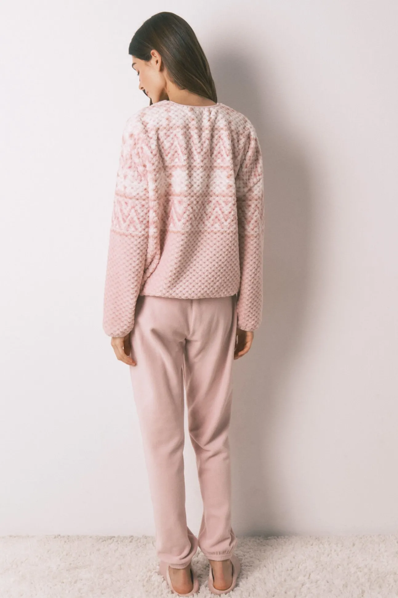 Pijama largo polar rosa cenefa