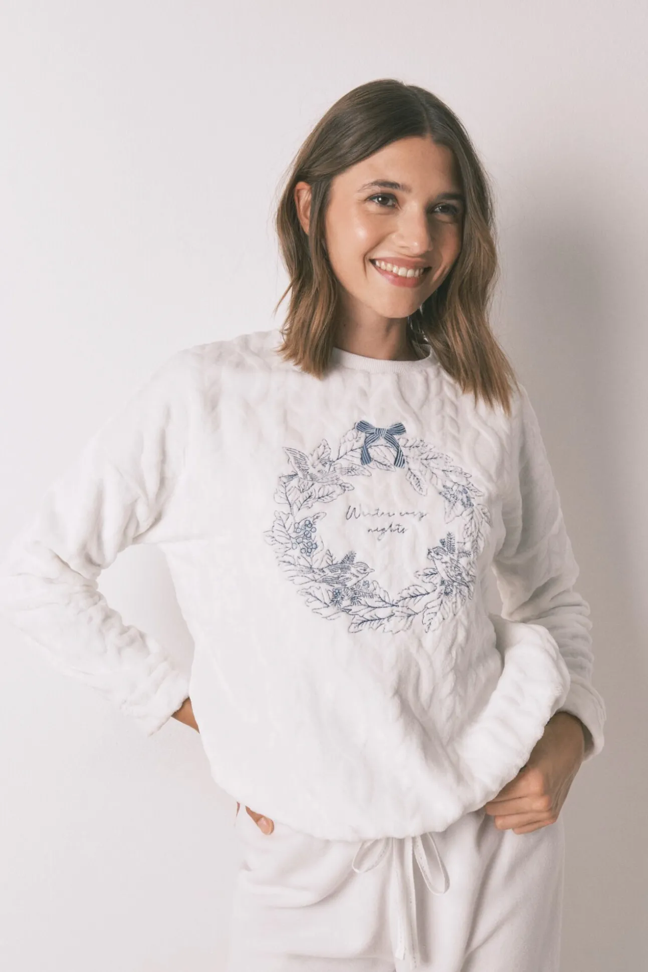 Pijama largo polar suave blanco