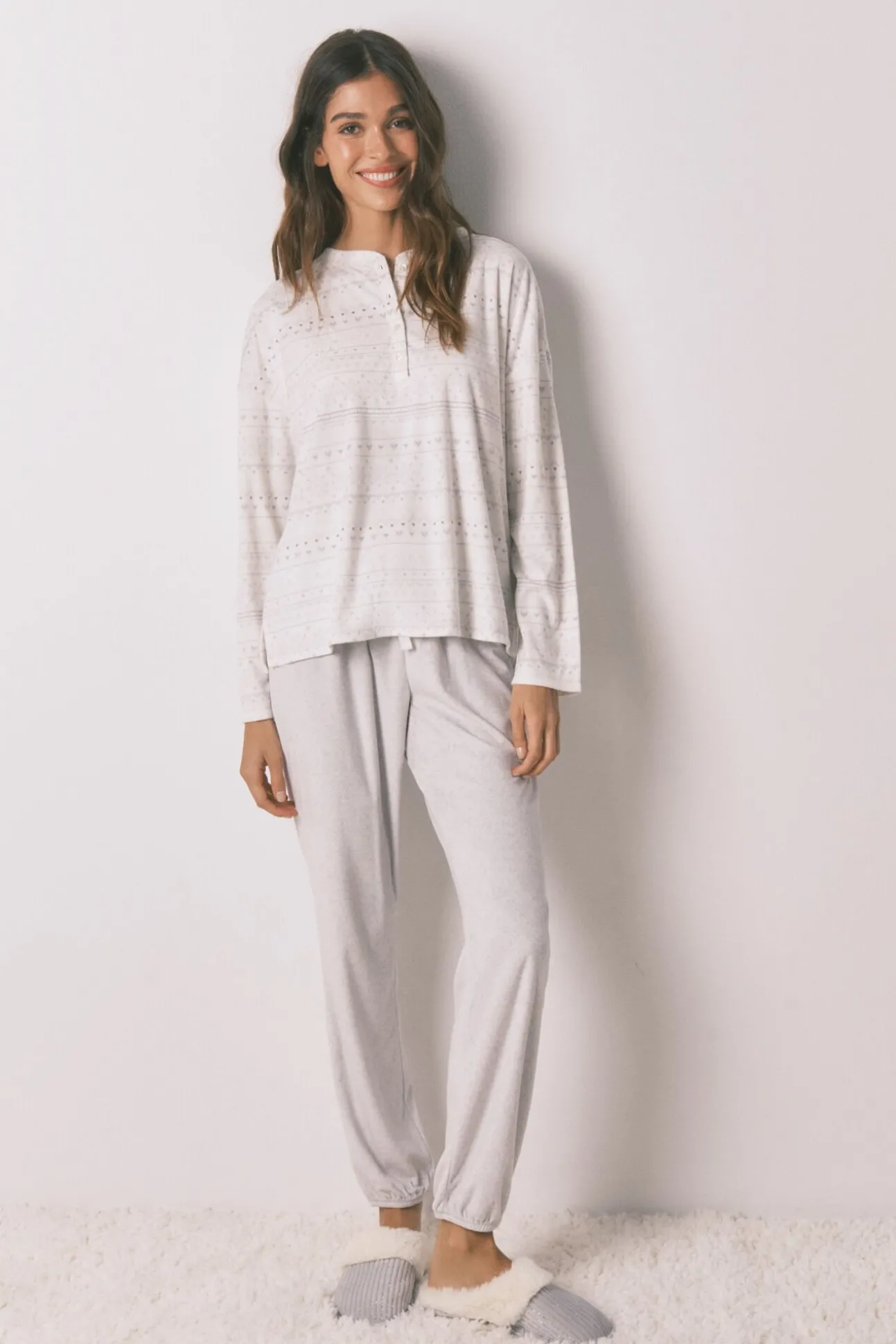 Pijama largo polar suave cenefas gris