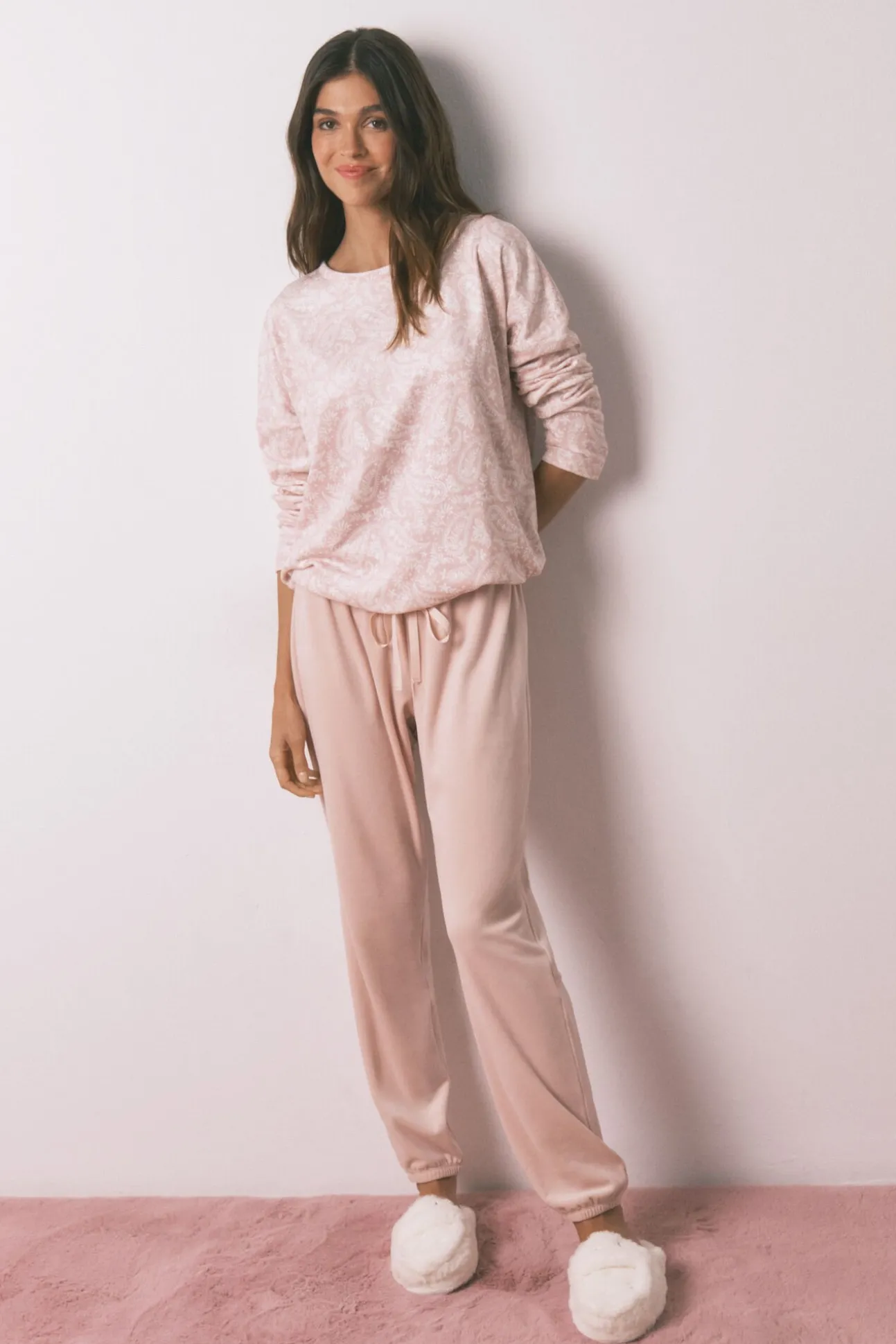 Pijama largo terciopelo suave rosa brillo