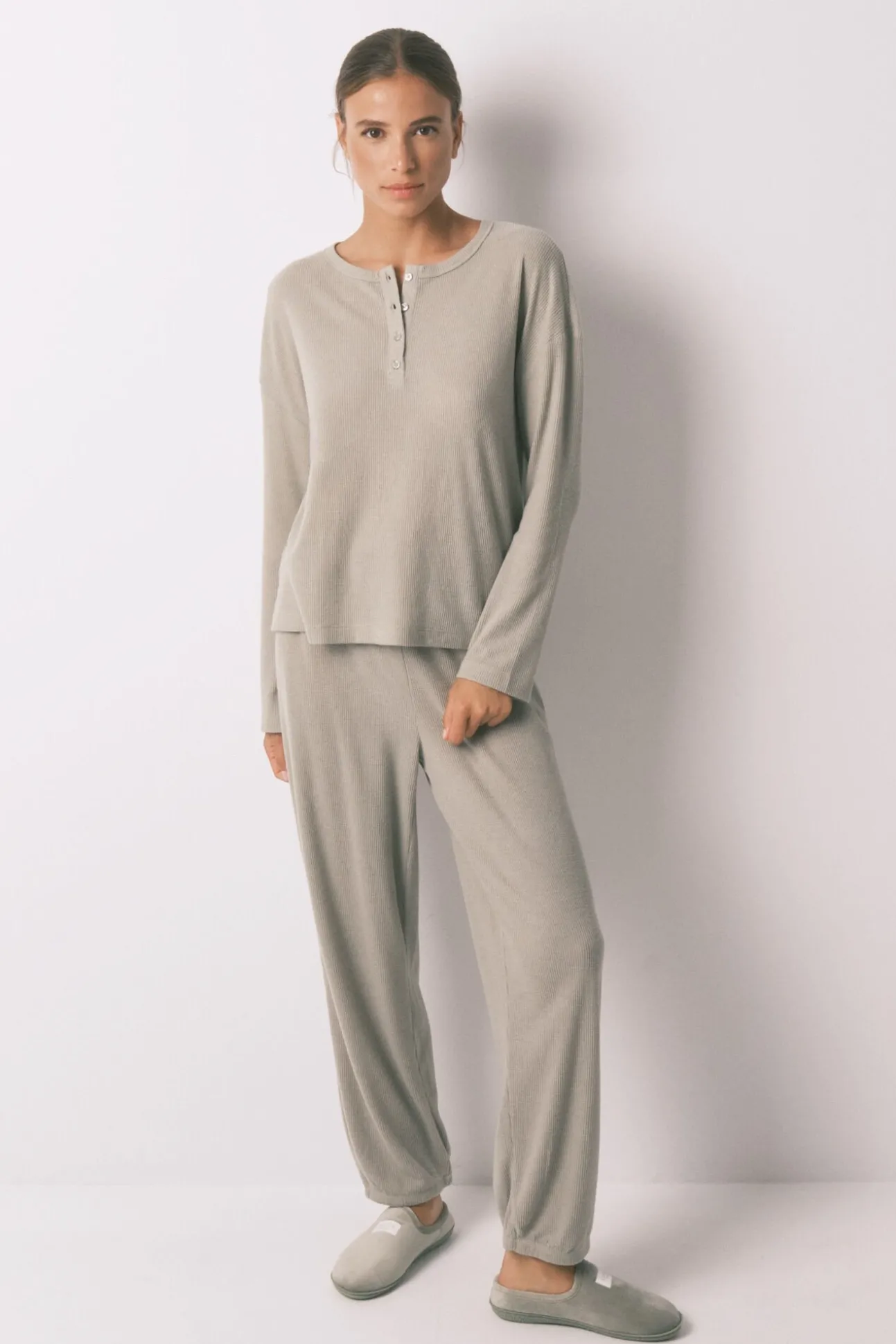 Pijama largo textura waffle verde