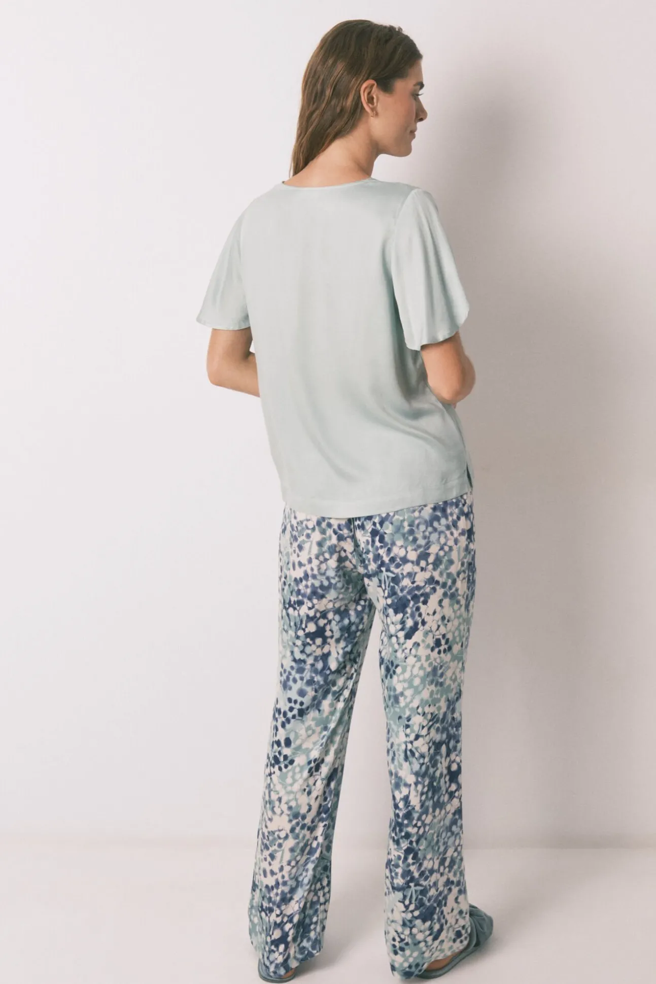 Pijama satén viscosa floral verde
