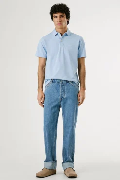 Polo de manga corto con triple botón y logo en el pecho