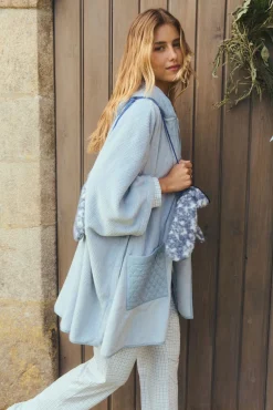 Poncho corto polar relieve azul