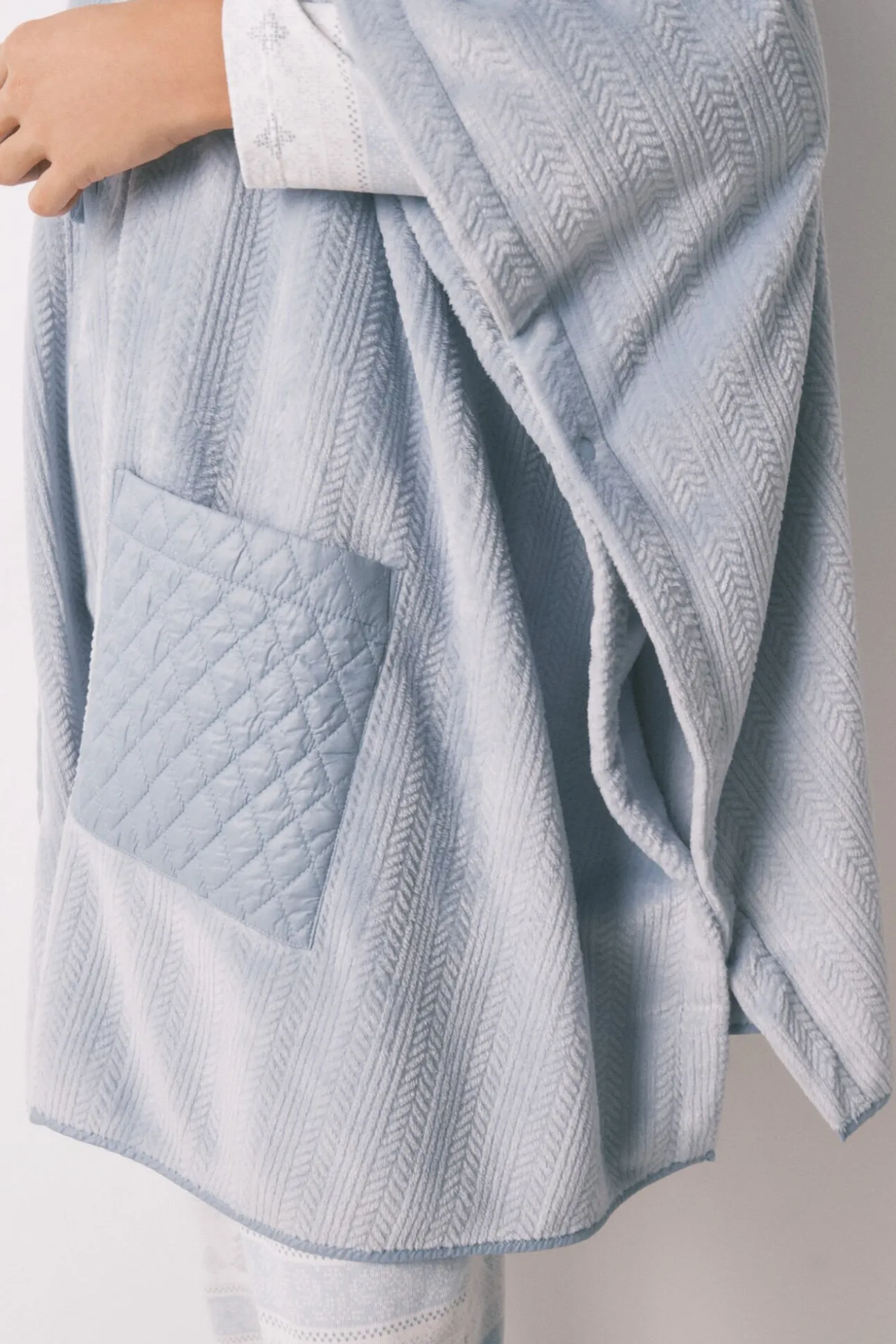 Poncho corto polar relieve azul