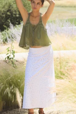 Regina. Falda perforada