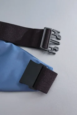 Riñonera azul metalizado