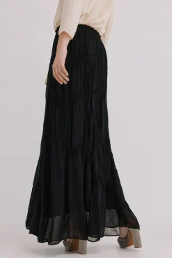 Romelia. Falda bordada