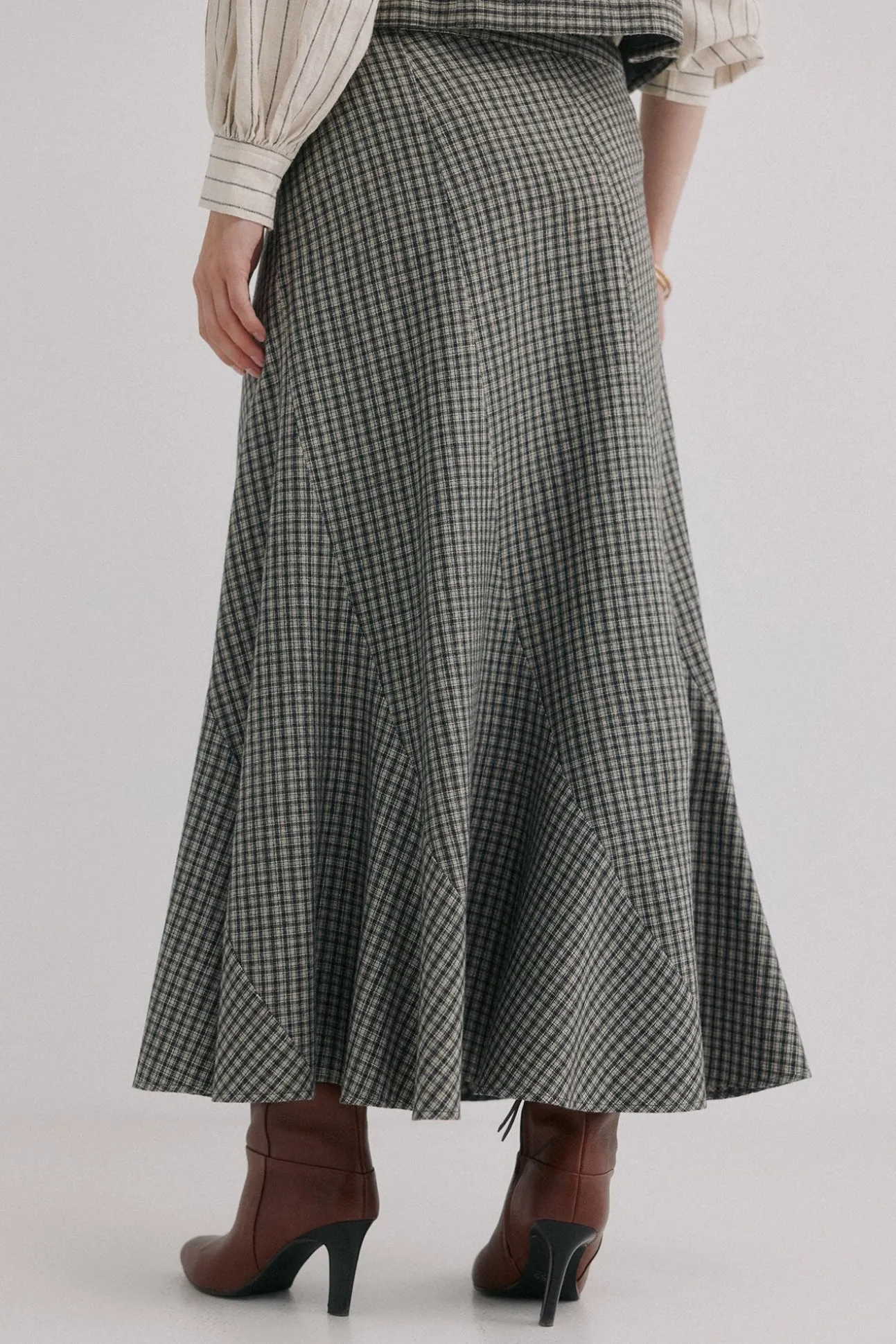 Romilda. Falda cuadros