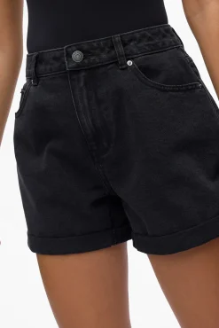 Short denim