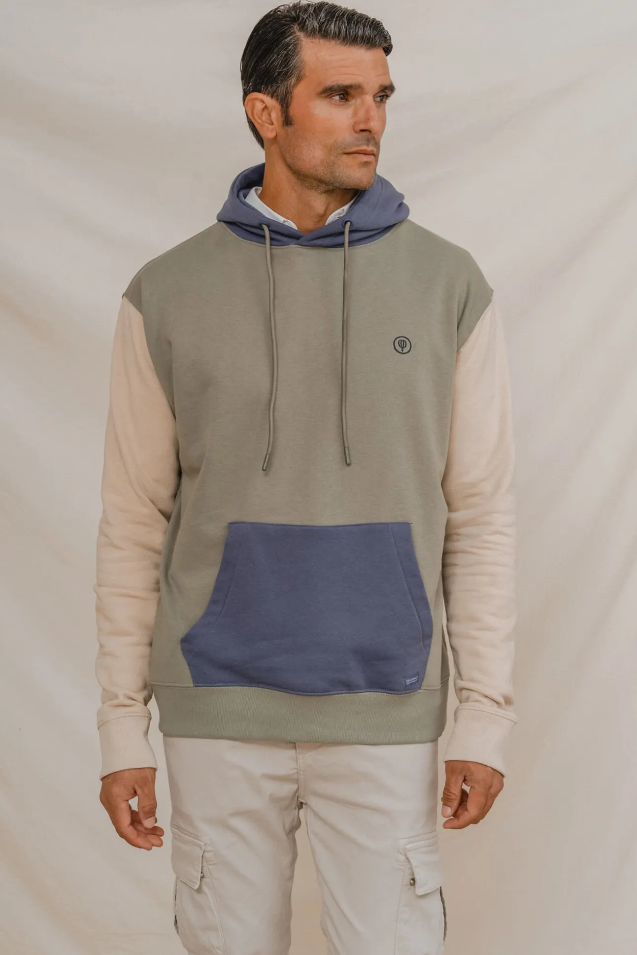 Sudadera canguro tricolor