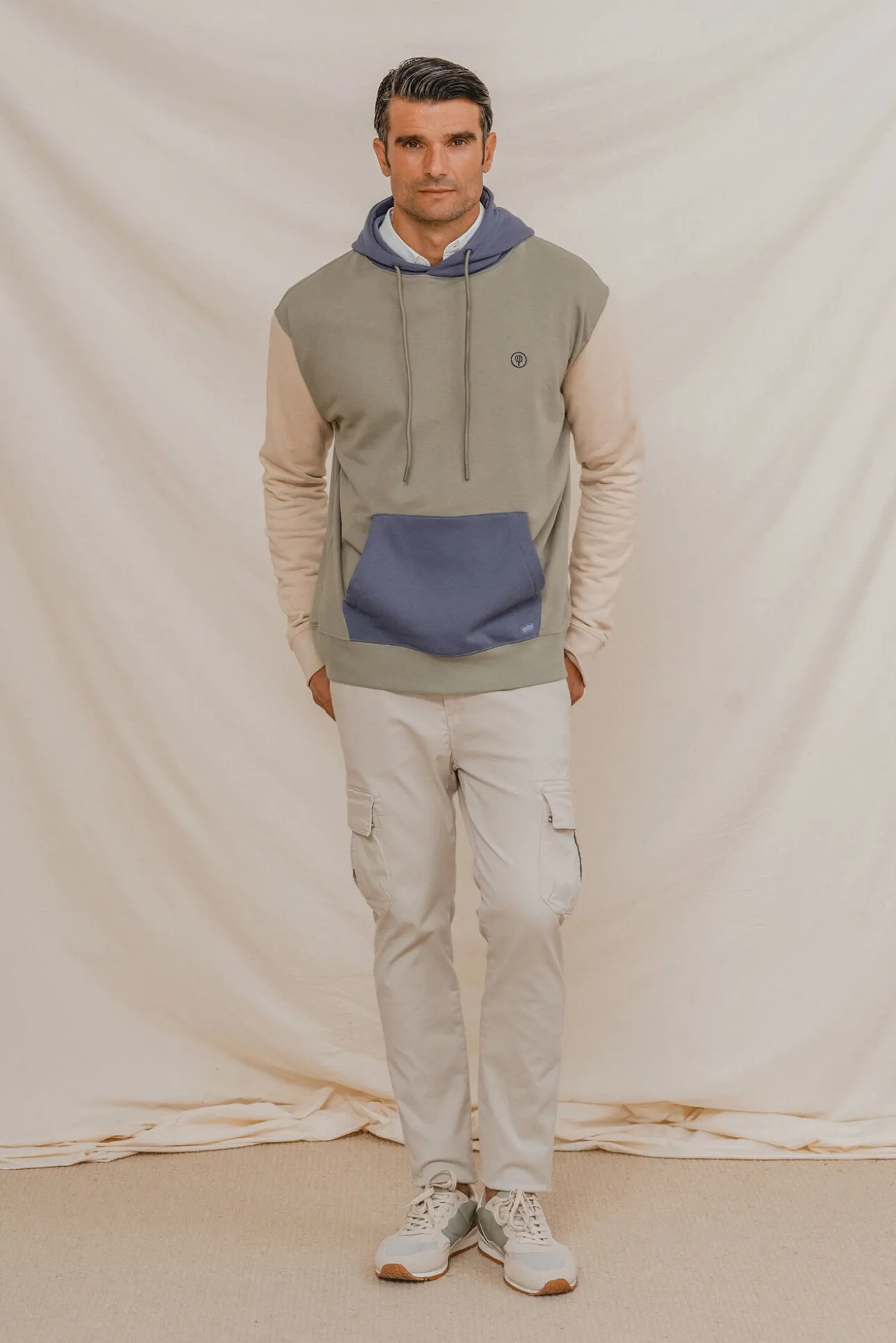 Sudadera canguro tricolor