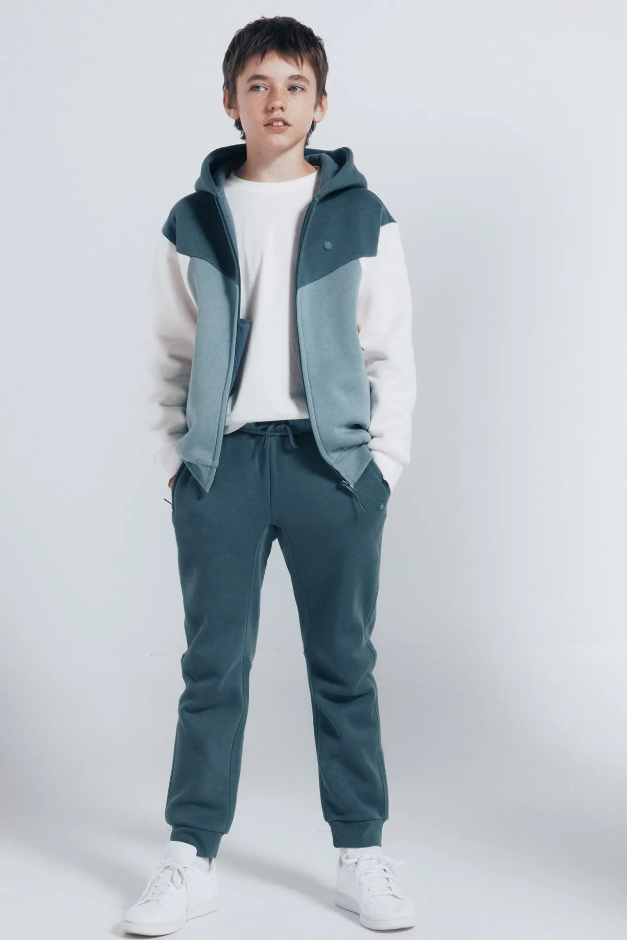 Sudadera capucha cortes niño