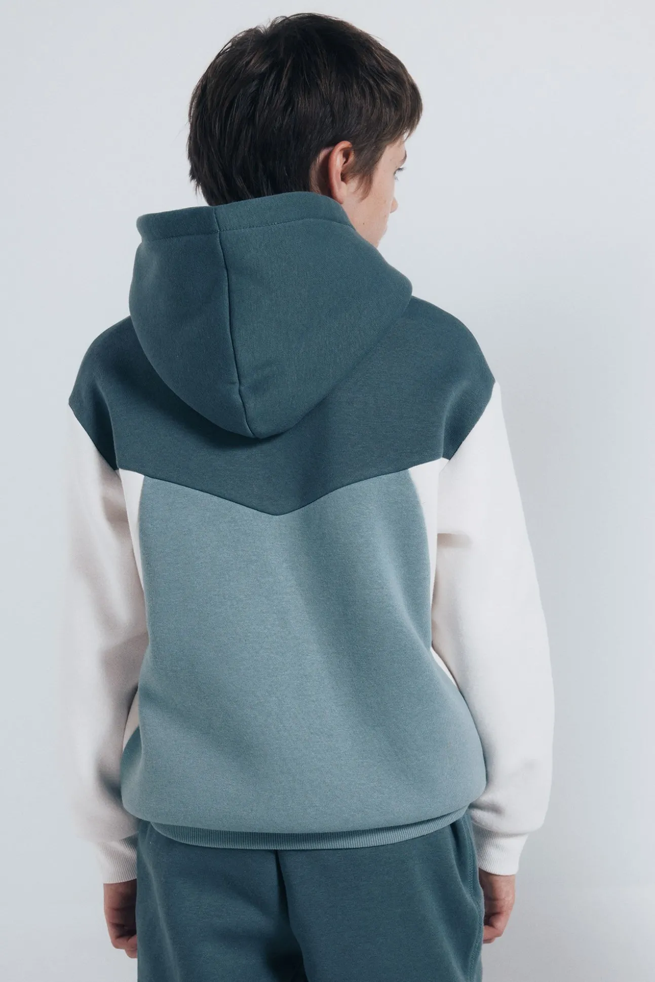 Sudadera capucha cortes niño