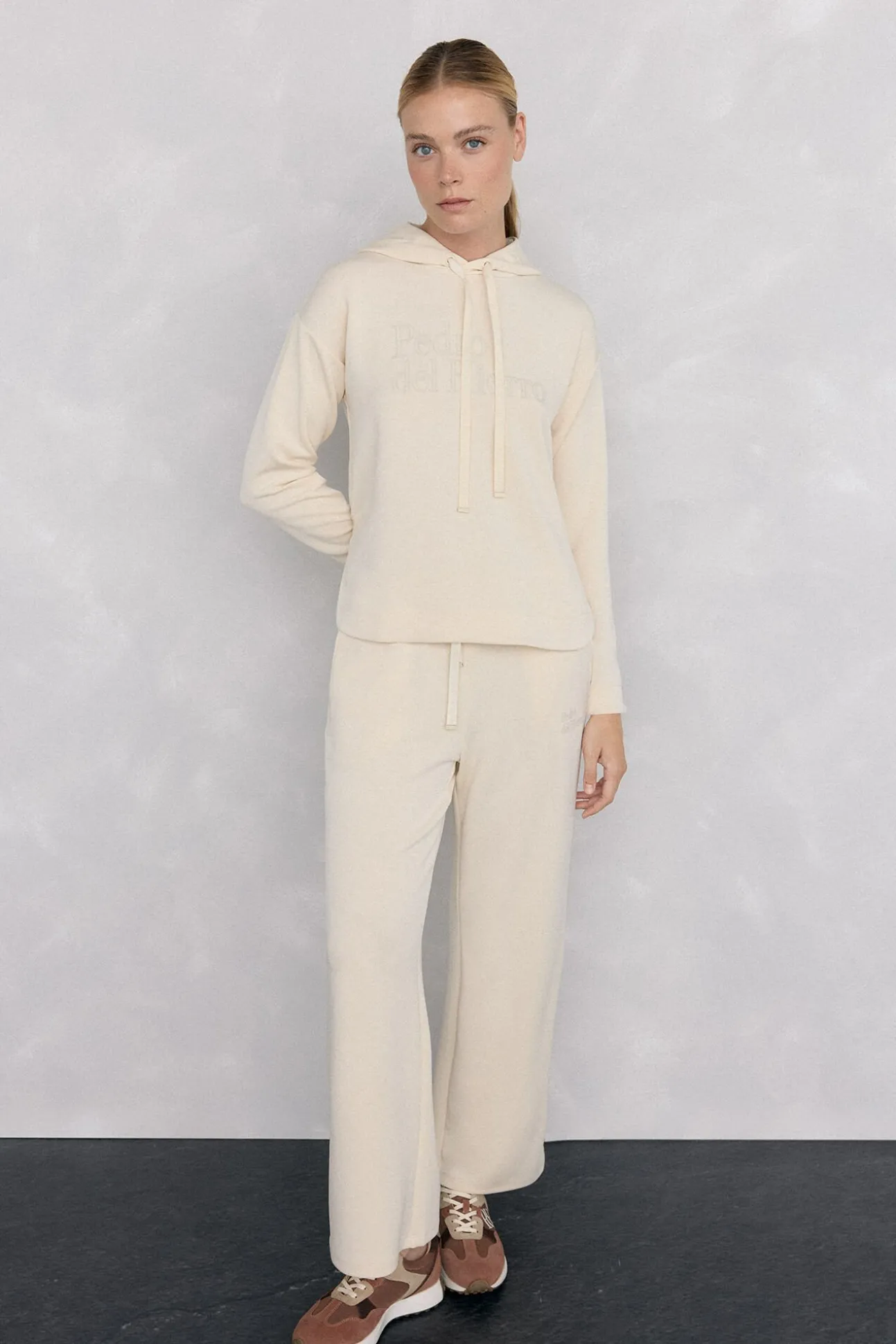 Sudadera capucha logo soft touch