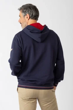 Sudadera con capucha y bolsillos