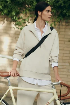 Sudadera cuello cremallera beige