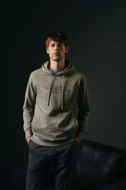 Sudadera gráfica con capucha