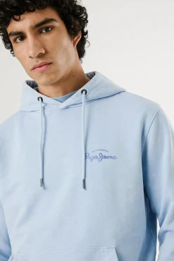 Sudadera lavada con logo pequeño frontal y logo grande en la espalda.