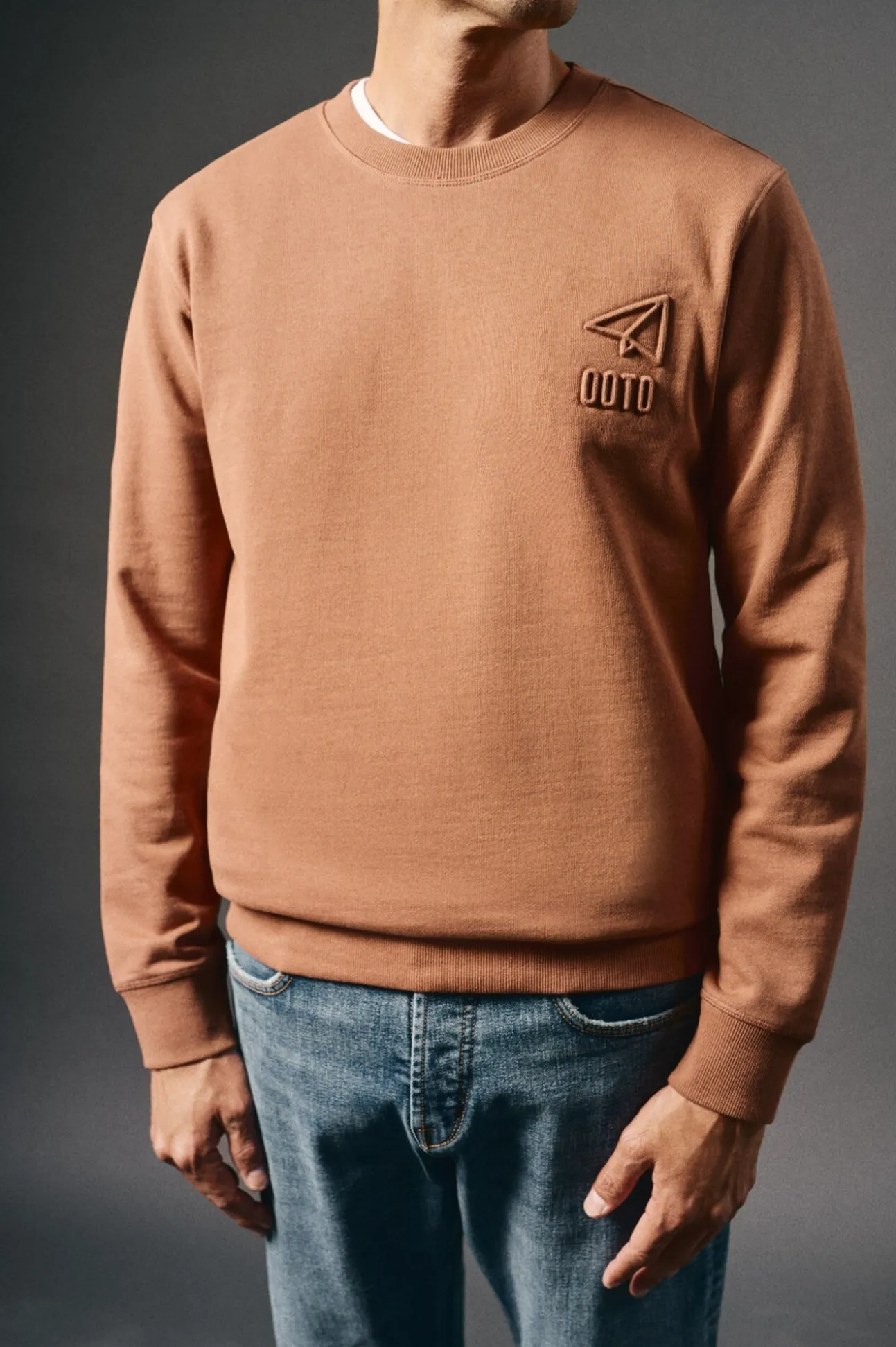 Sudadera logo relieve