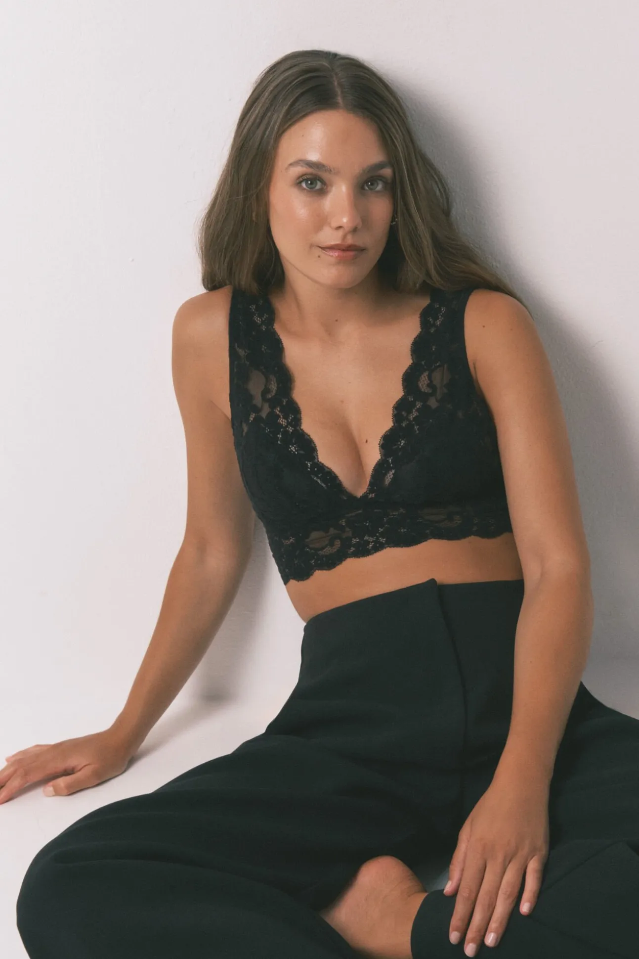 Sujetador bralette halter encaje negro