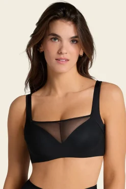 Sujetador brastop con buen cubrimiento de sisa y espalda