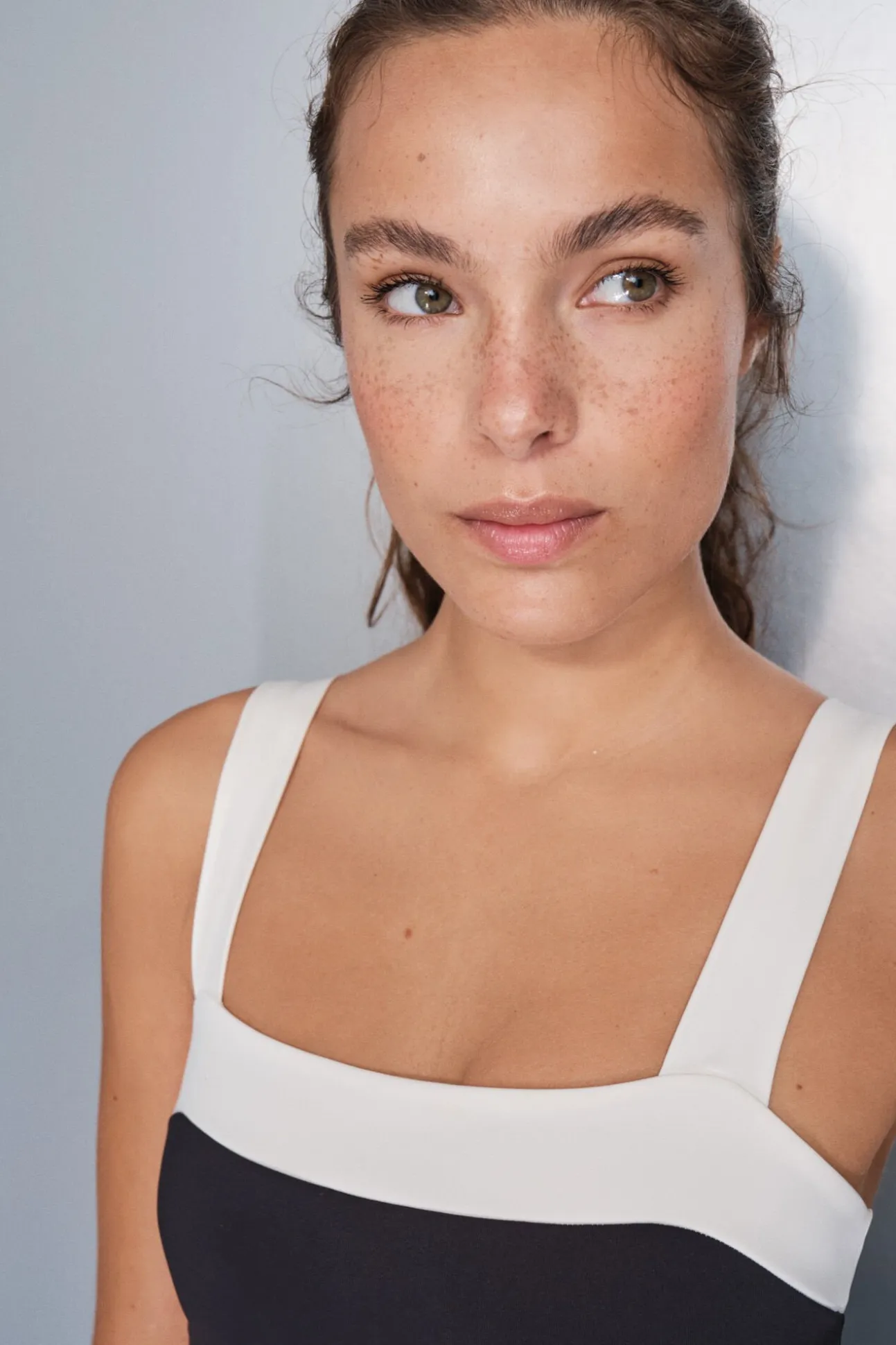 Sujetador deportivo 4D Stretch bandeau blanco y negro