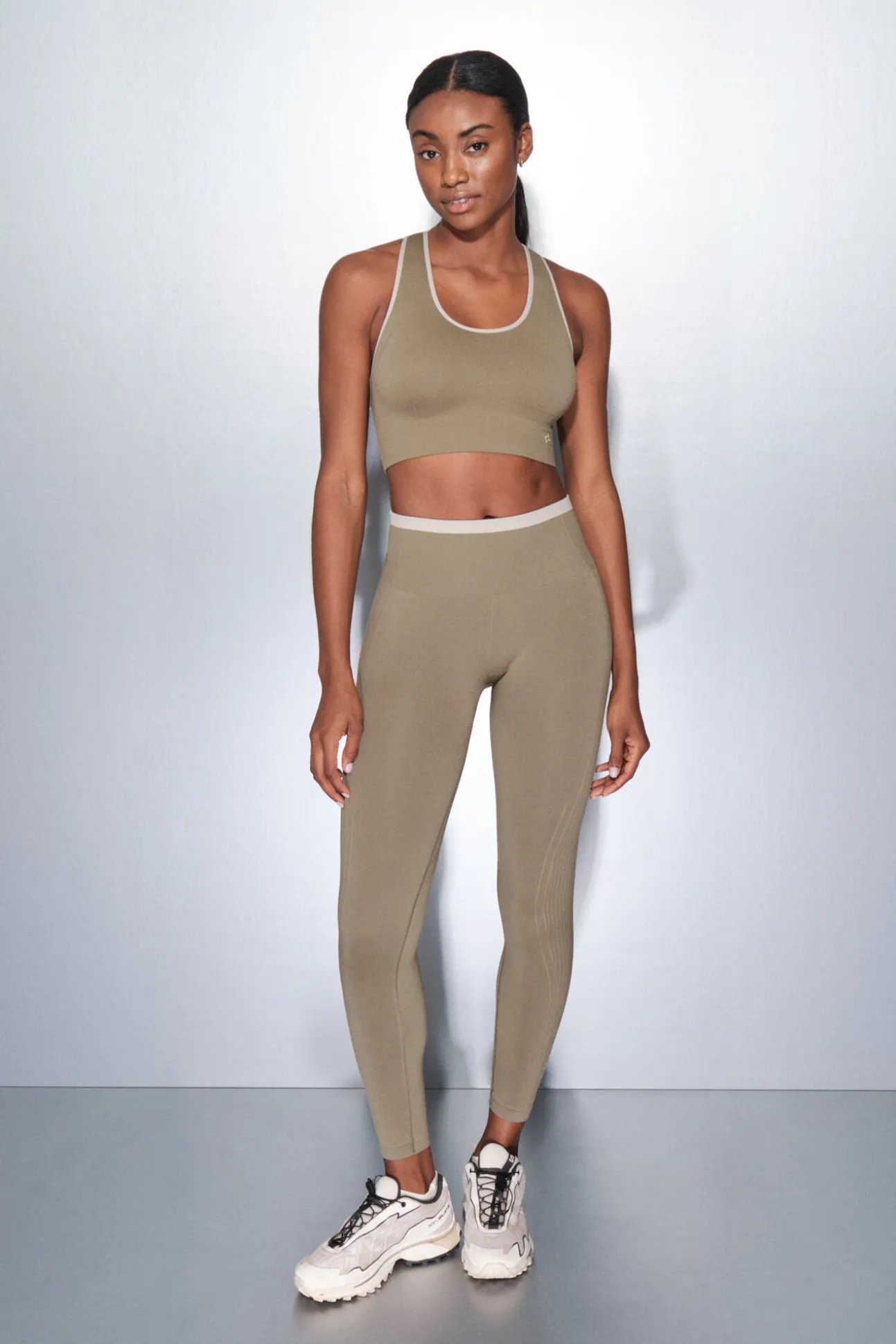 Sujetador deportivo SEAMLESS COMFORT kaki