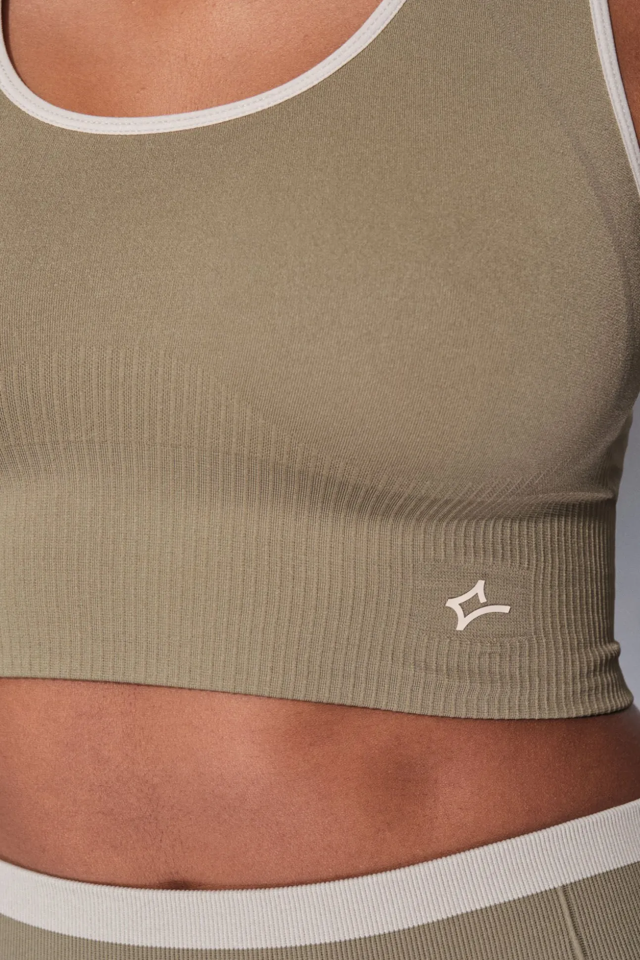 Sujetador deportivo SEAMLESS COMFORT kaki