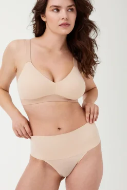 Tanga moldeador invisible café au lait SPANX