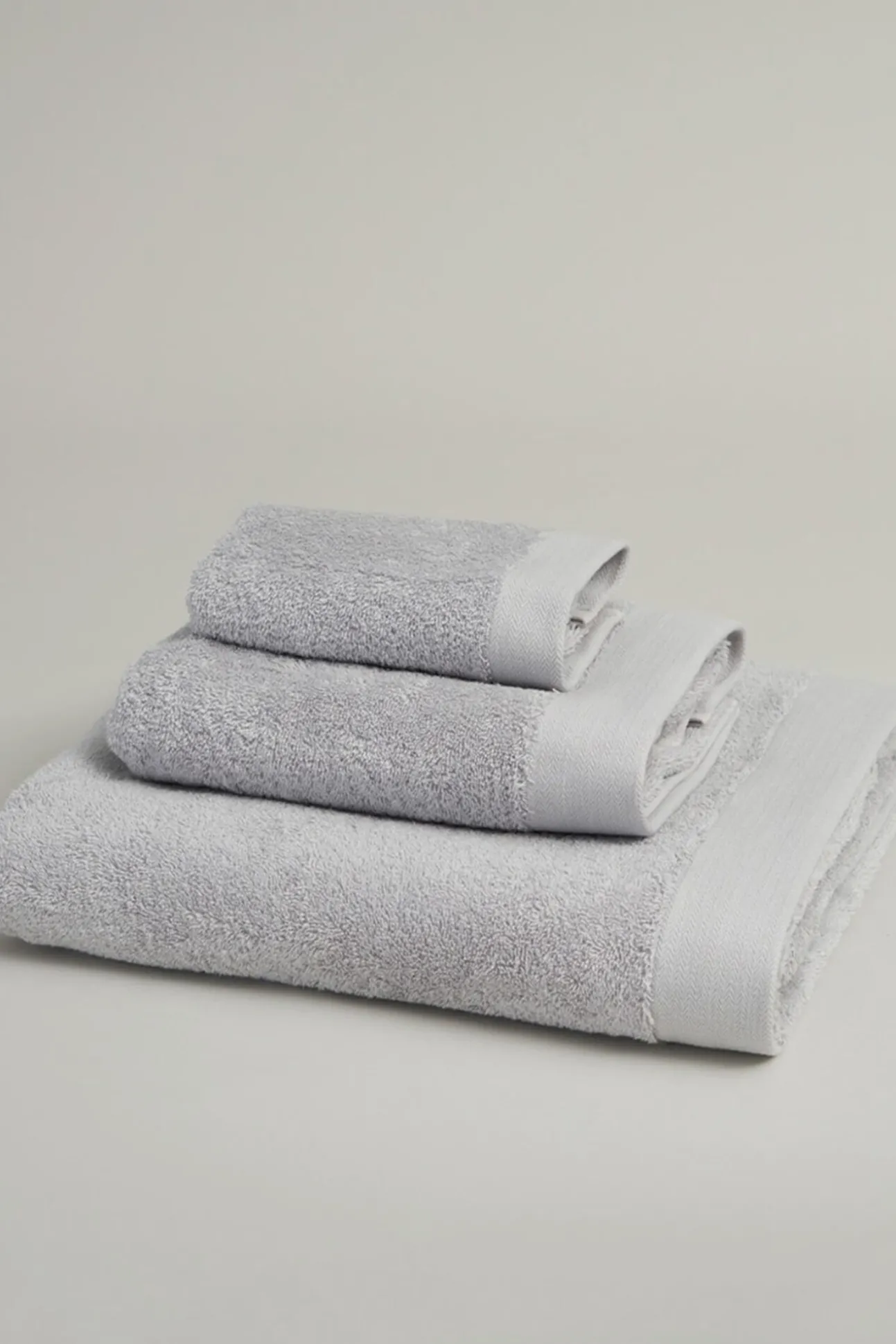 Toalla baño wonder 550g rizo americano gris 150x100