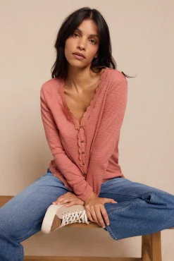 Top cárdigan blonda