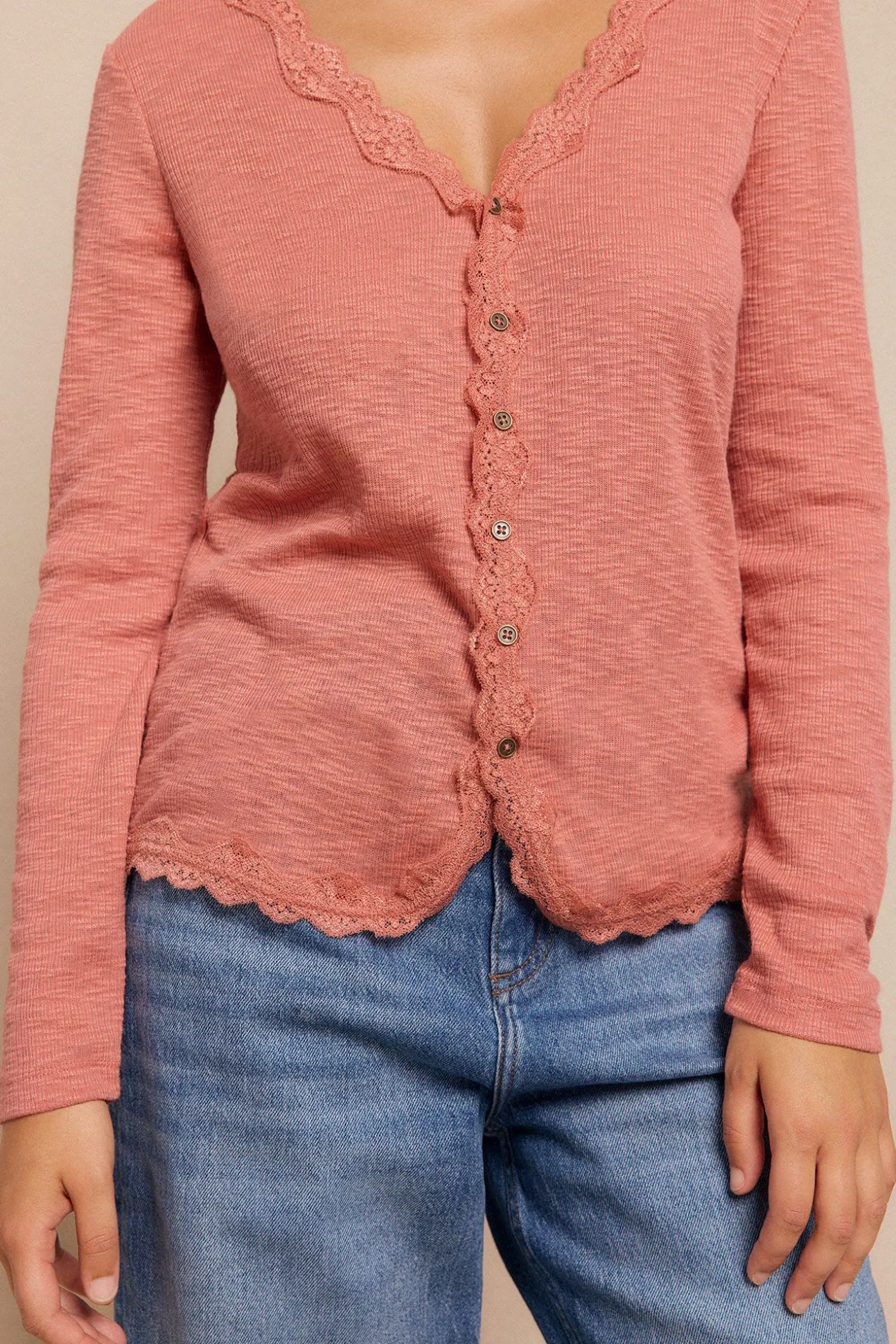 Top cárdigan blonda