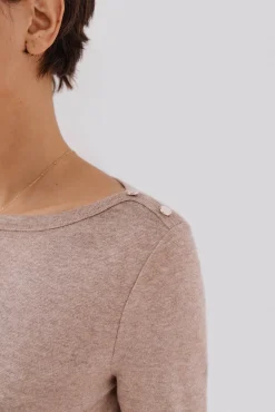 Top cuello barco botones dorados